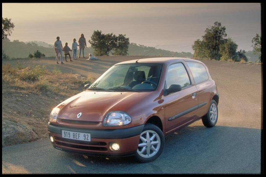  Renault Clio 1998 года  (фото 53 из 106)